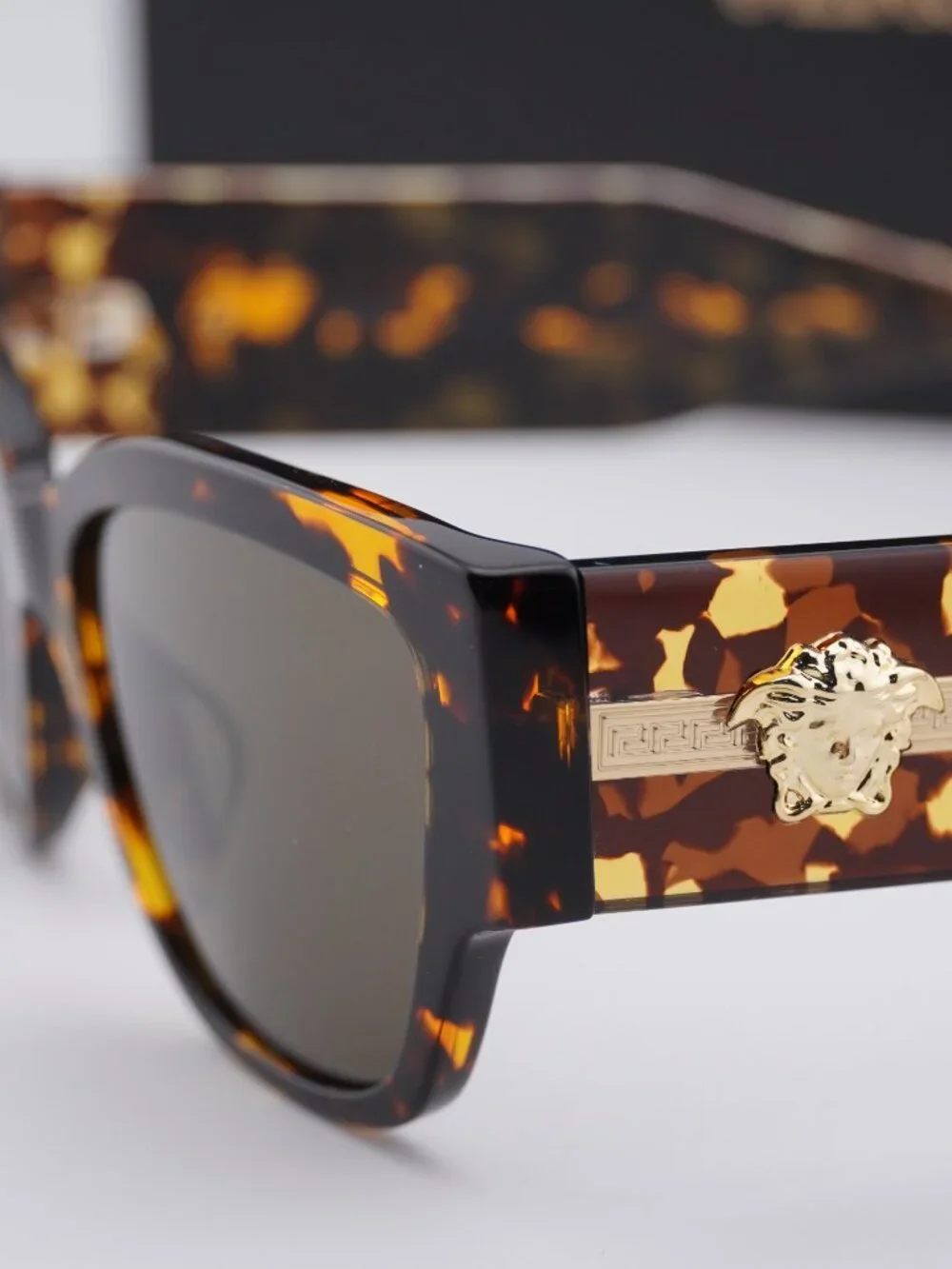 Versace model ve4509u